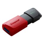 Pogled pod kotom na Kingston Exodia M 128 GB in zanko ohišja