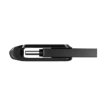 USB ključ SanDisk Ultra Dual Drive Go 64 GB, stranski pogled na vrtljivo zaščito in USB-C